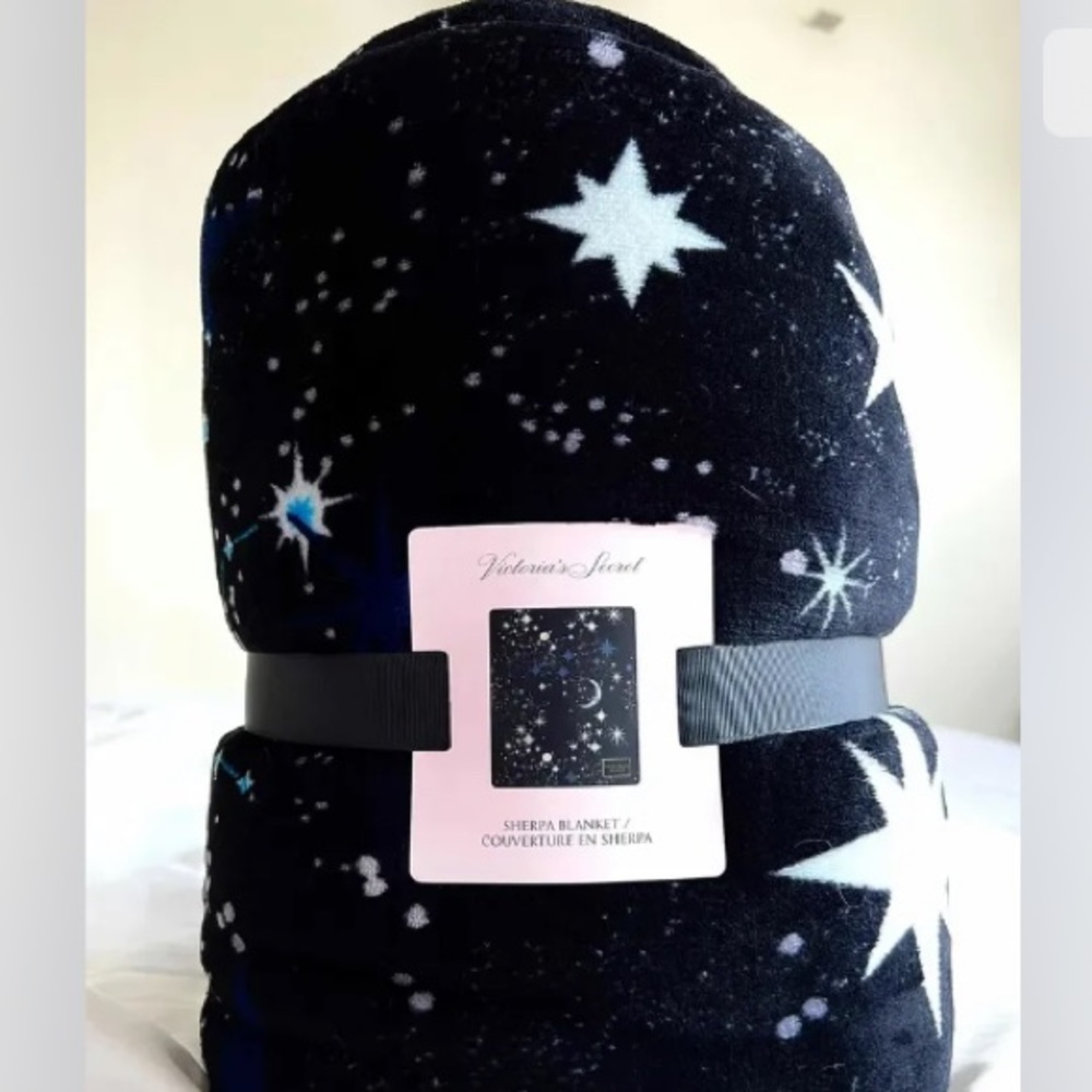Rare & NWT Victoria’s Secret Galaxy Celestial Sherpa Throw Blanket - Picture 8 of 12